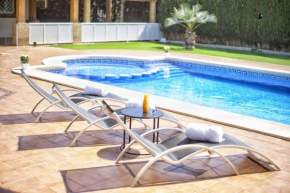Superb Pool and Jacuzzi villa